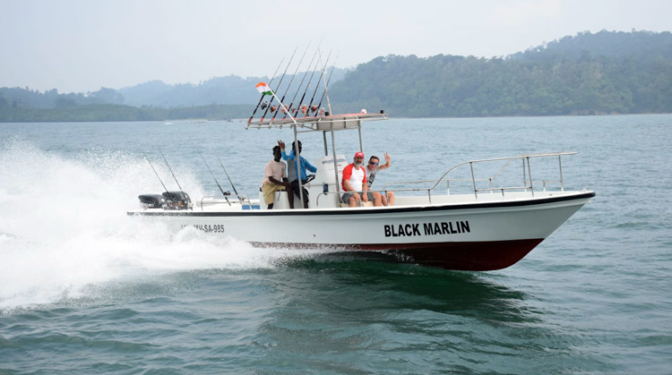 Fishing trolling a boat in the Andaman Sea — Stock Photo © Stas_K #99226036